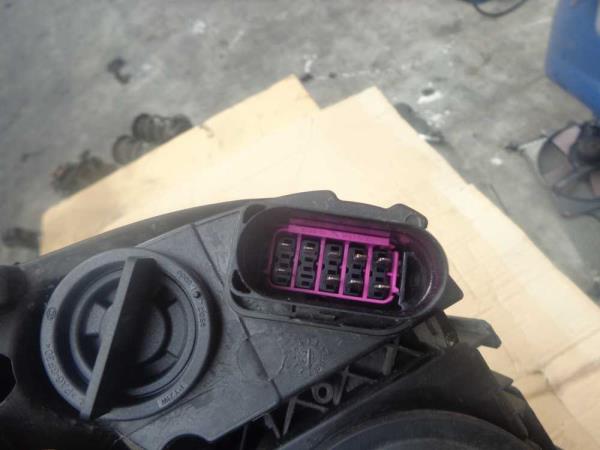 PHARE DROIT SKODA OCTAVIA - Vue 2